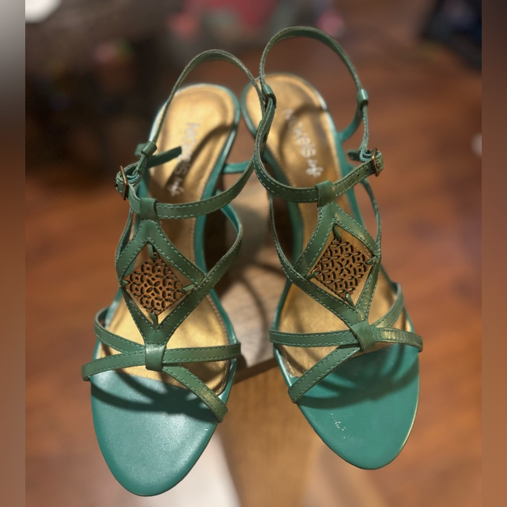 Nickels soft turquoise leather strappy wedges size 7.5